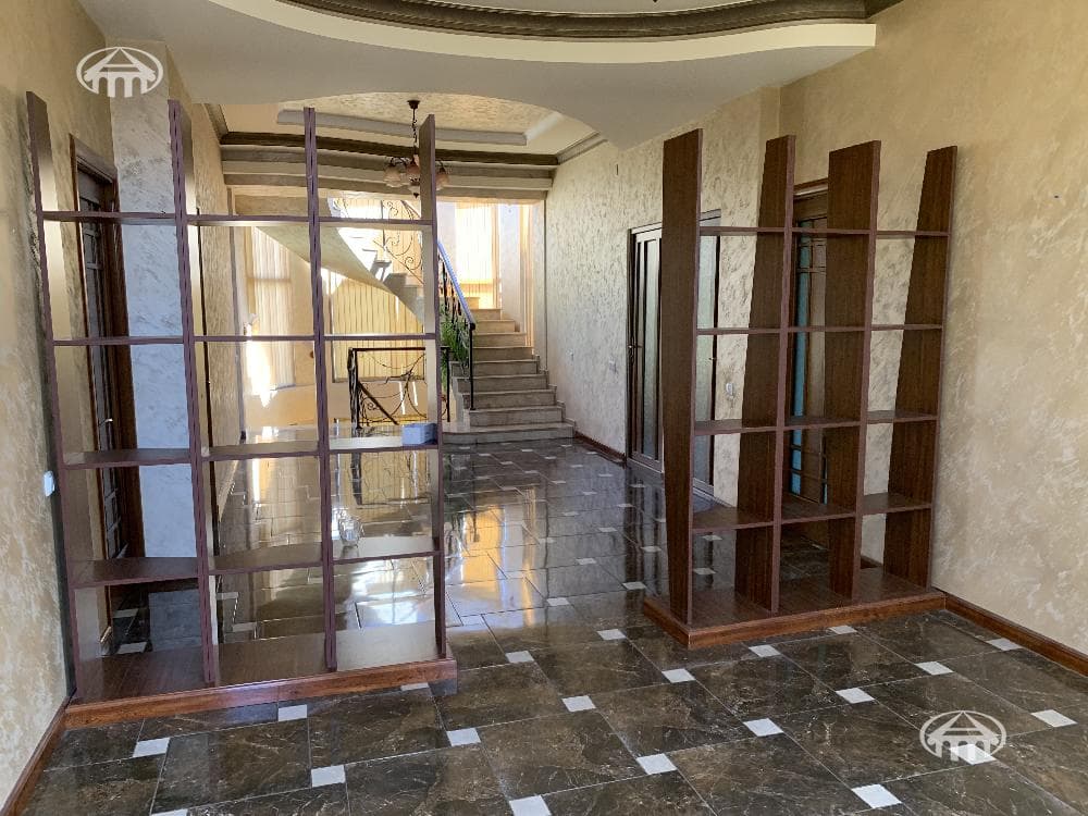 Mansion · 4 rooms · 328 m² · Malatia-Sebastia