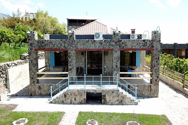 Mansion · 4 rooms · 244 m² · Saghmosavan