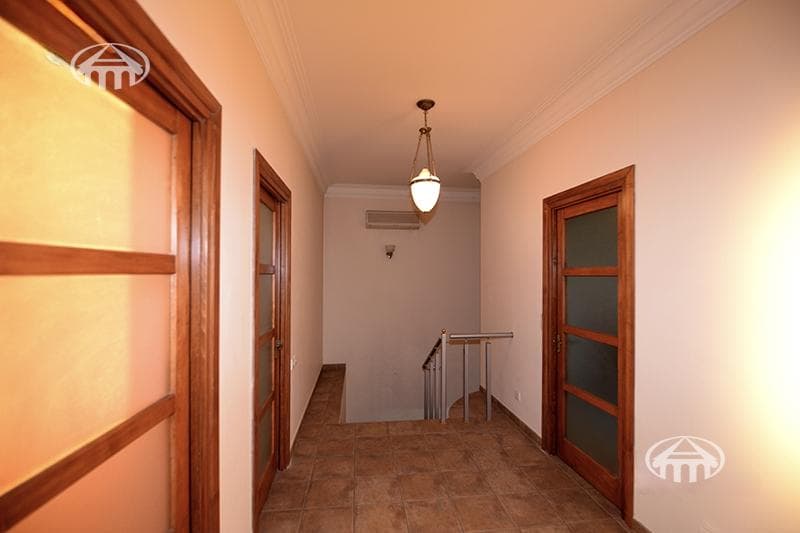 Բնակարան · 4 սեն. · 166 մ² · Կենտրոն