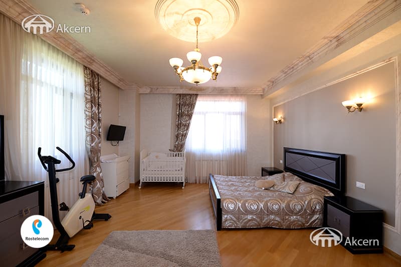 Mansion · 7 rooms · 729 m² · v. Arinj