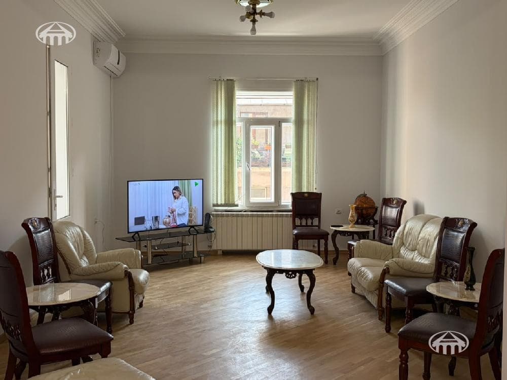House · 4 rooms · 367 m² · Erebuni