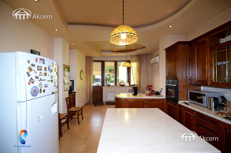 House · 6 rooms · 280 m² · Arabkir
