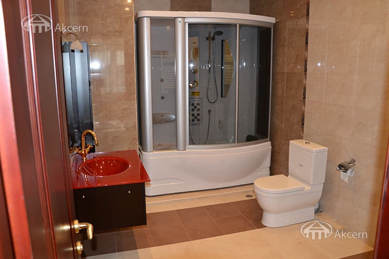 Apartment · 3 rooms · 140 m² · Kentron