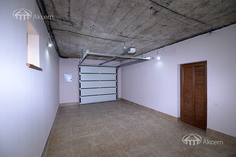 Բնակարան · 3 սեն. · 130 մ² · Ջրվեժ
