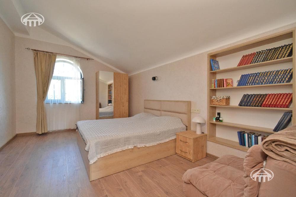 Особняк · 4 комн. · 272 м² · Птгни