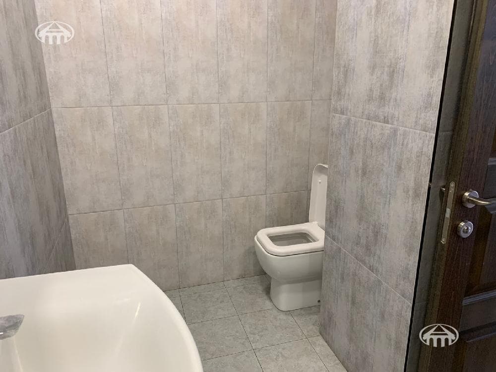 House · 6 rooms · 537 m² · Kentron