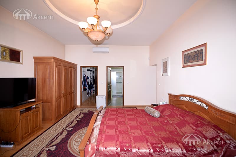 Особняк · 7 комн. · 650 м² · Кентрон