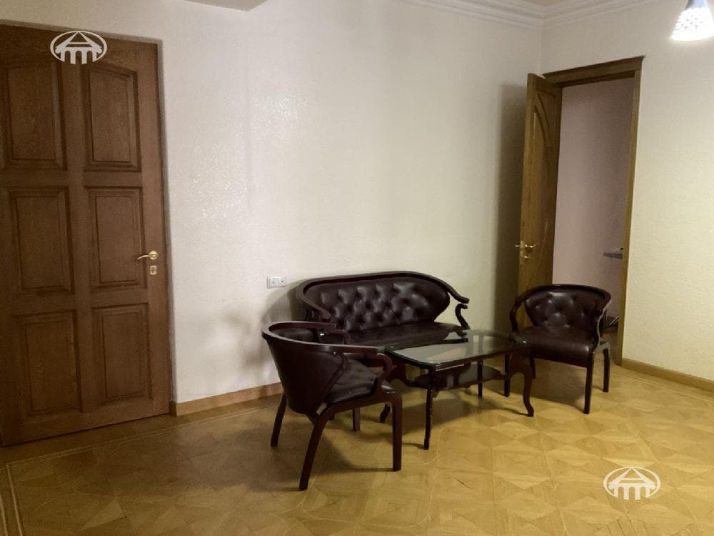 Apartment · 3 rooms · 139 m² · Kentron