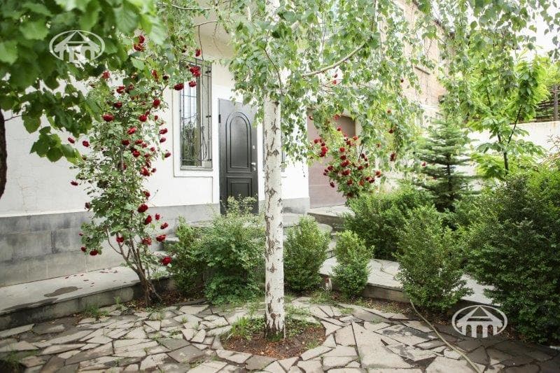 Дом · 5 комн. · 388 м² · Арабкир