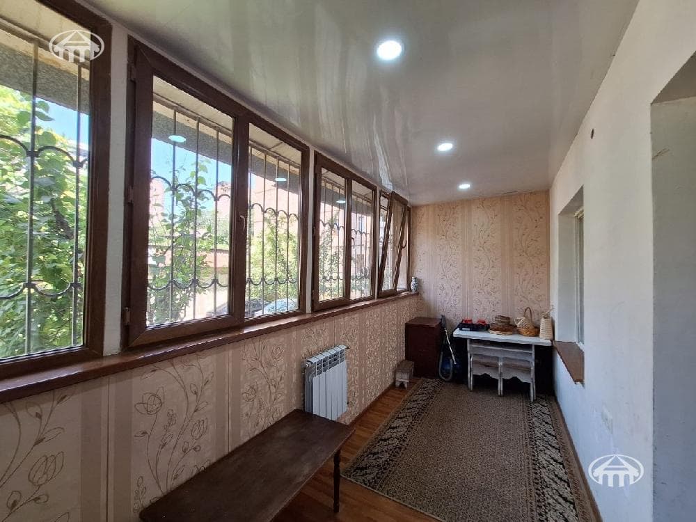 Квартира · 4 комн. · 91 м² · Давташен