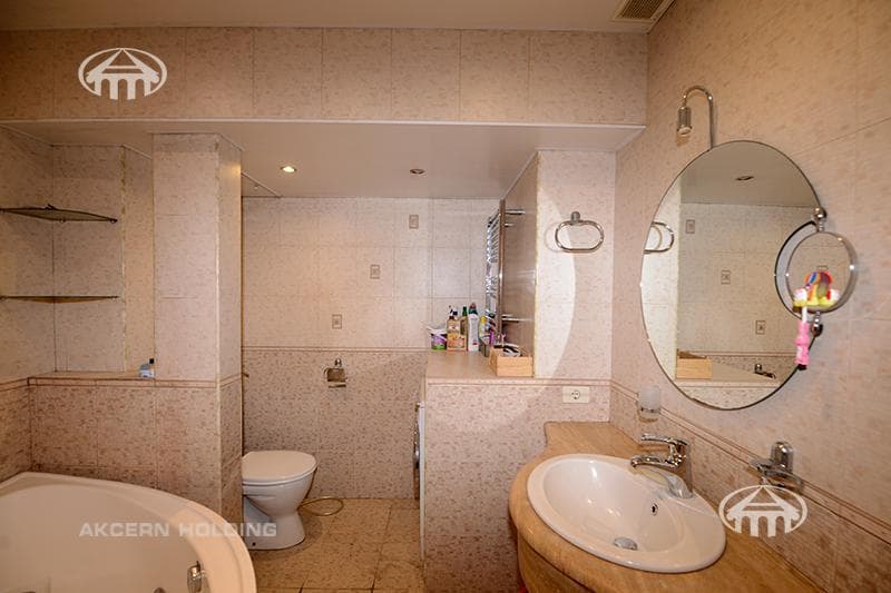 Квартира · 3 комн. · 90 м² · Кентрон