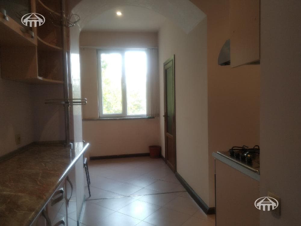 Office · 102 m² · Kentron