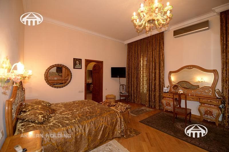 Apartment · 4 rooms · 288 m² · Kentron