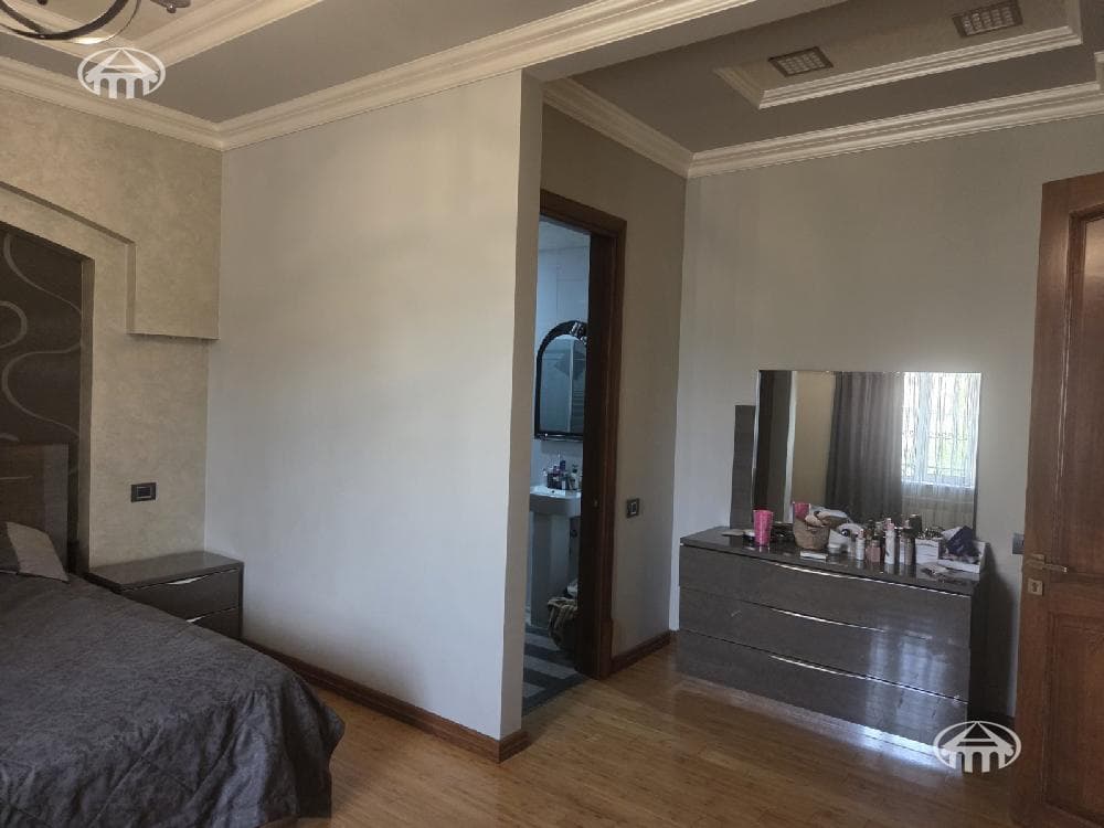 Особняк · 5 комн. · 280 м² · Аджапняк