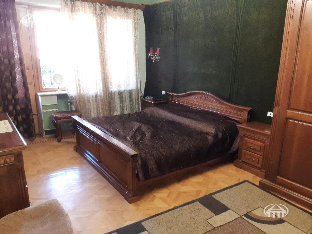 House · 7 rooms · 774 m² · Kanaker-Zeytun