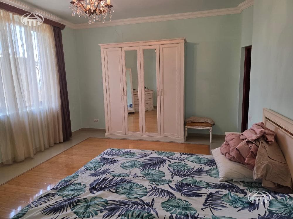 Квартира · 3 комн. · 140 м² · Арабкир