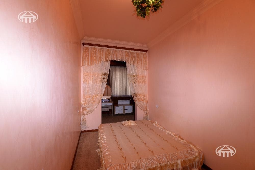 Սեփական տուն · 4 սեն. · 285 մ² · Էրեբունի