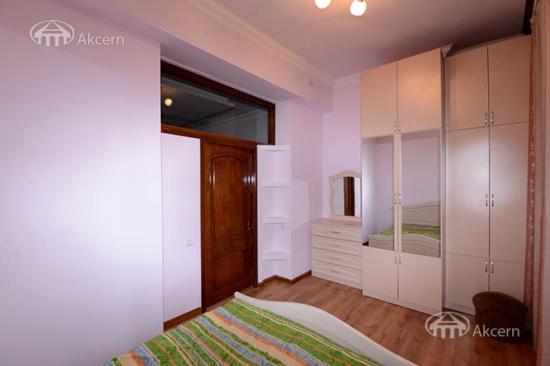 Apartment · 3 rooms · 90 m² · Kentron