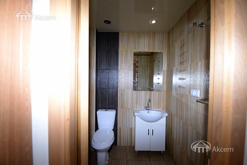 House · 4 rooms · 335 m² · Kentron