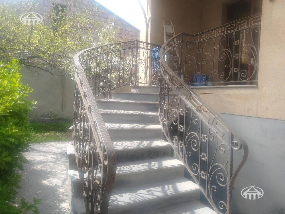 Առանձնատուն · 5 սեն. · 401 մ² · Էրեբունի