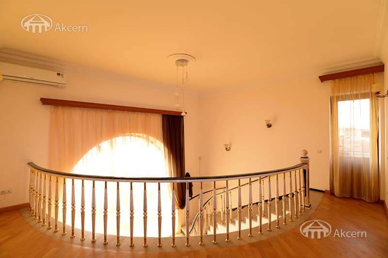 Особняк · 4 комн. · 240 м² · Аджапняк