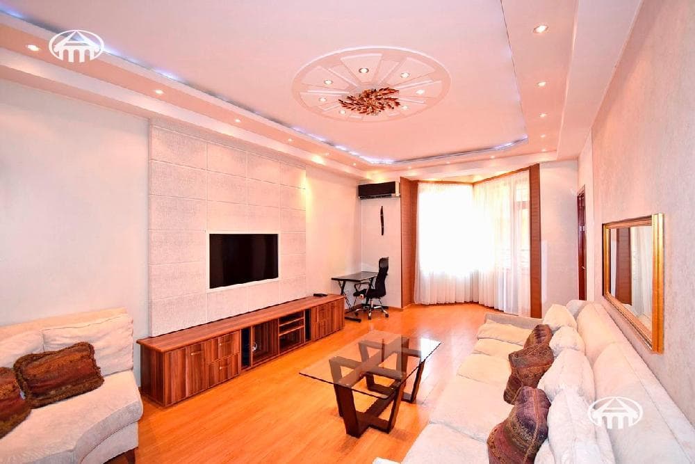 Квартира · 2 комн. · 87 м² · Кентрон