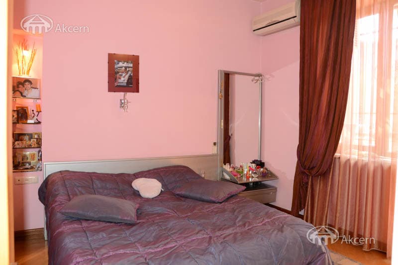 Apartment · 3 rooms · 90 m² · Kentron