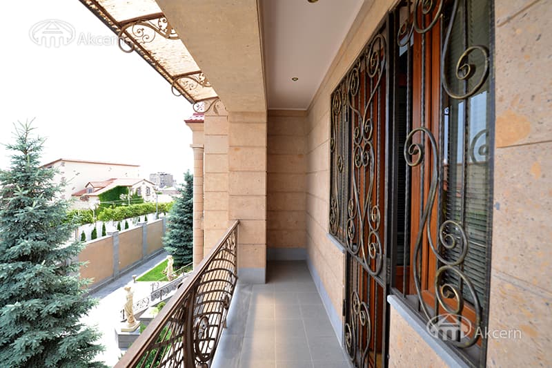 Առանձնատուն · 6 սեն. · 360 մ² · Նոր Նորք