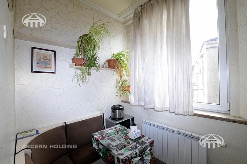 Apartment · 3 rooms · 90 m² · Kentron