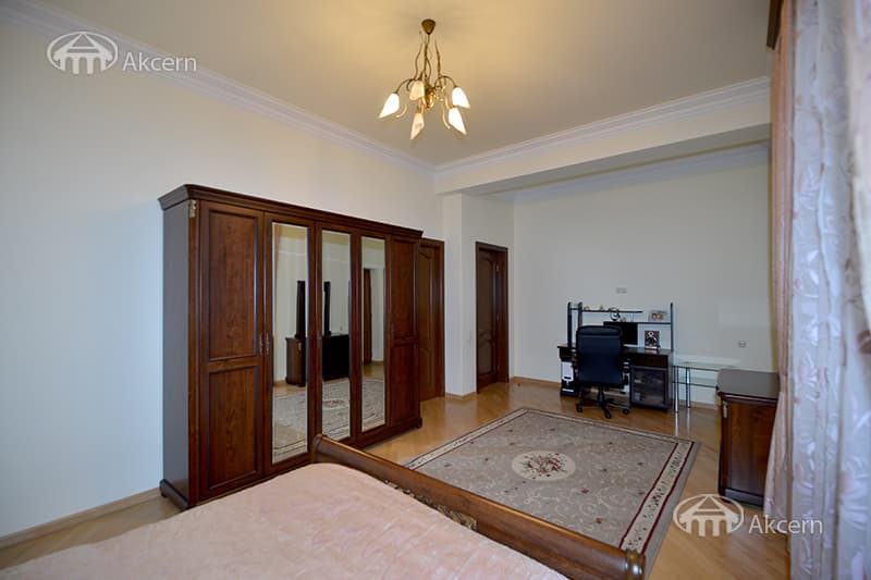 Mansion · 5 rooms · 440 m² · Avan