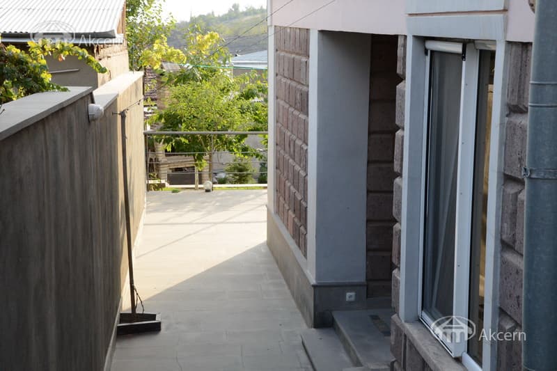 House · 6 rooms · 250 m² · Arabkir