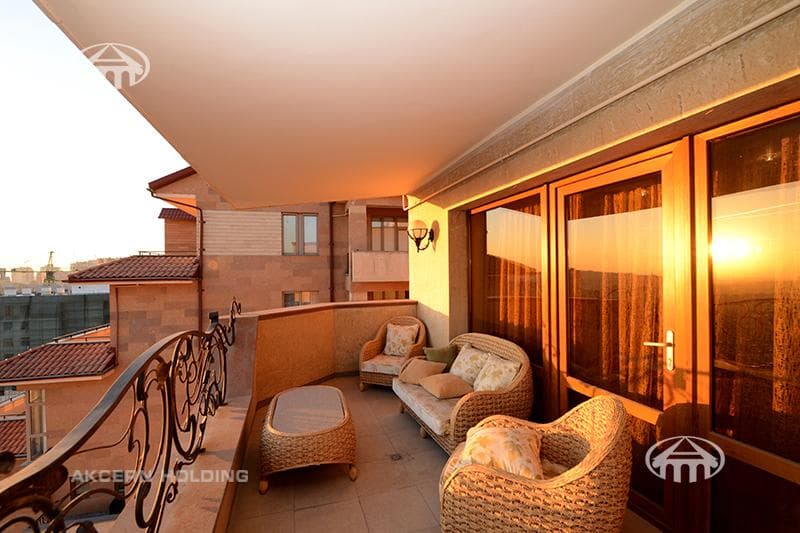 Квартира · 5 комн. · 298 м² · Кентрон