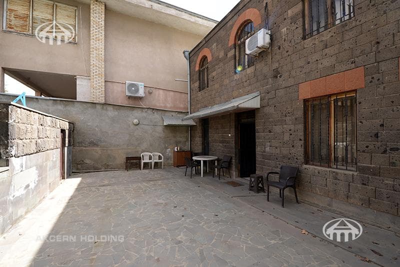 House · 5 rooms · 220 m² · Arabkir