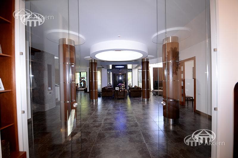 Mansion · 5 rooms · 1,014 m² · Vahagni