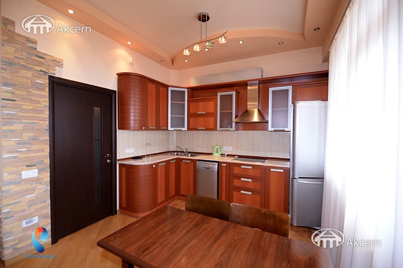 Квартира · 3 комн. · 80 м² · Кентрон