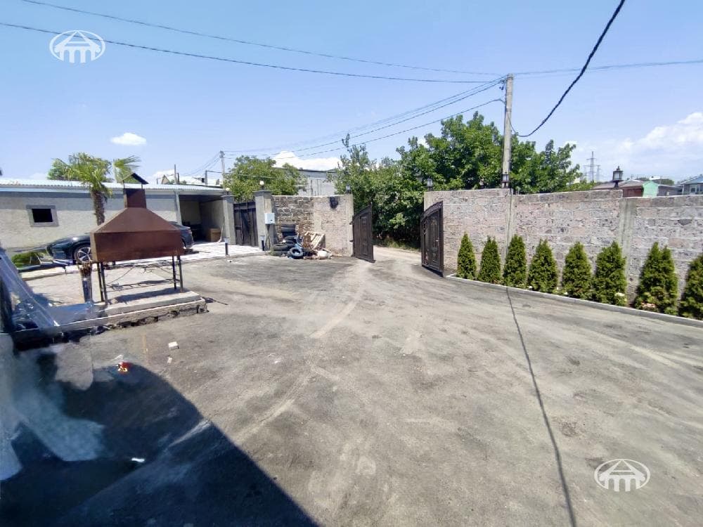Առանձնատուն · 4 սեն. · 338 մ² · Առինջ