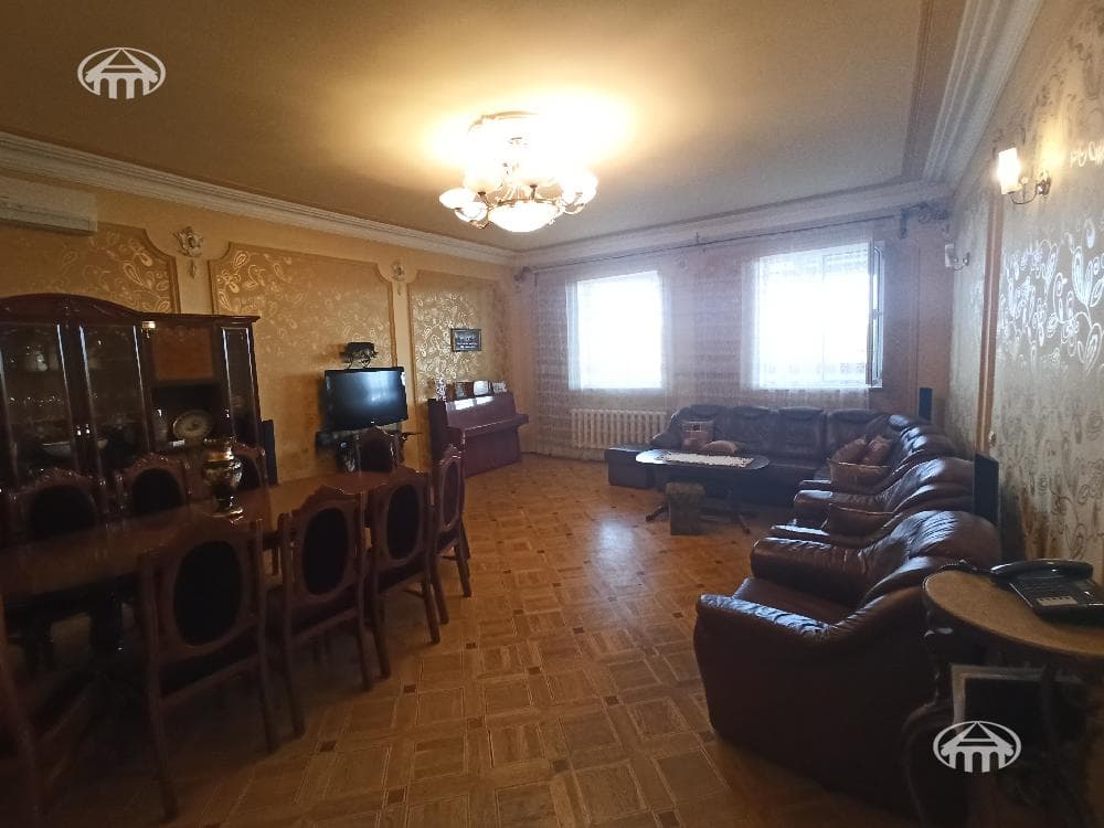 House · 8 rooms · 459 m² · Nor Nork
