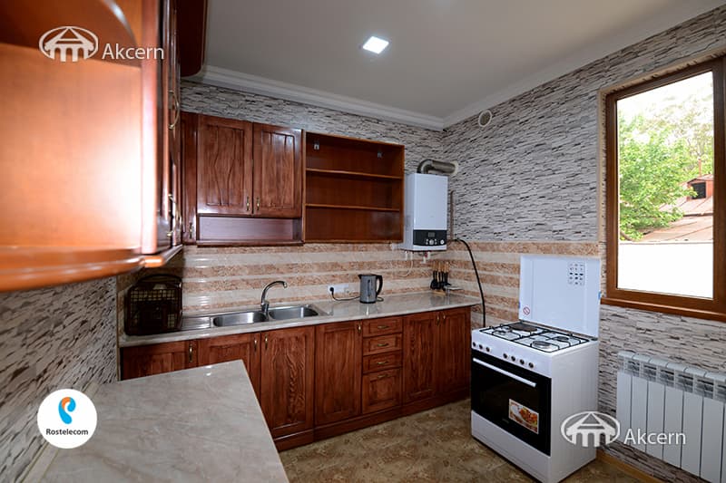 House · 4 rooms · 177 m² · Kentron