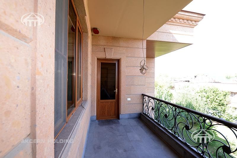 Առանձնատուն · 6 սեն. · 360 մ² · Էրեբունի