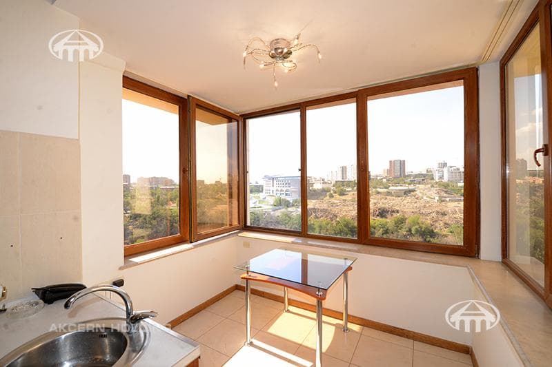 Mansion · 6 rooms · 817 m² · Arabkir