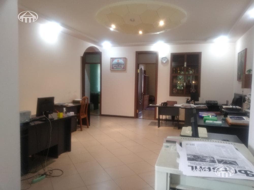 Office · 102 m² · Kentron