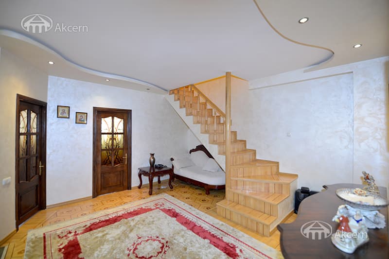 Квартира · 4 комн. · 173 м² · Кентрон