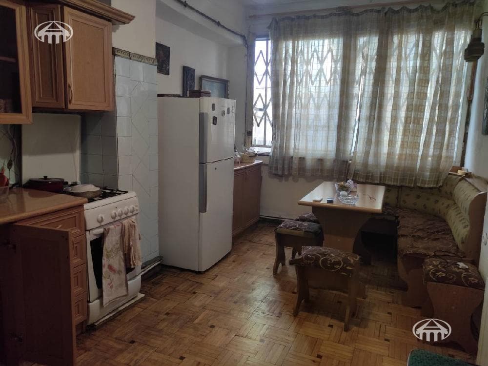 Apartment · 3 rooms · 95 m² · Kentron