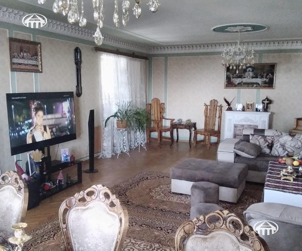 Особняк · 8 комн. · 460 м² · Севан