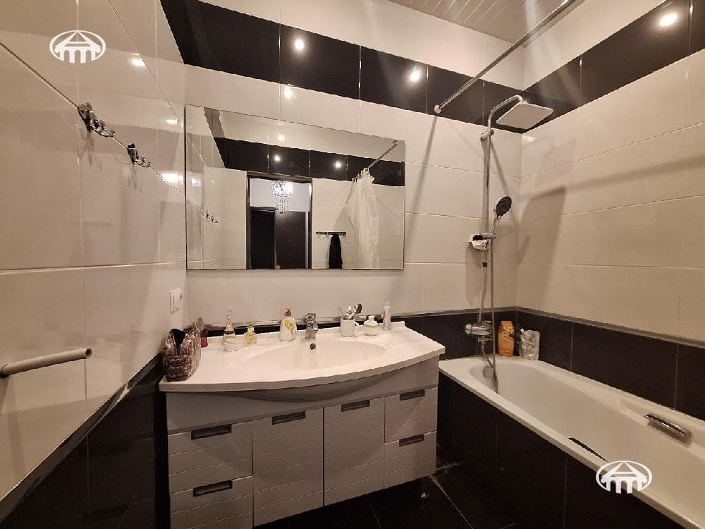 Apartment · 3 rooms · 76 m² · Kentron