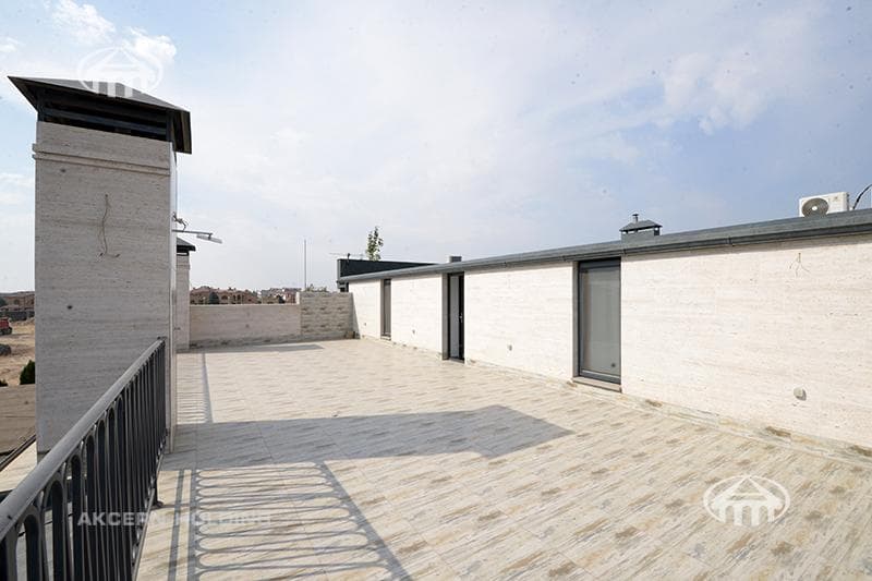House · 6 rooms · 567 m² · Ajapnyak