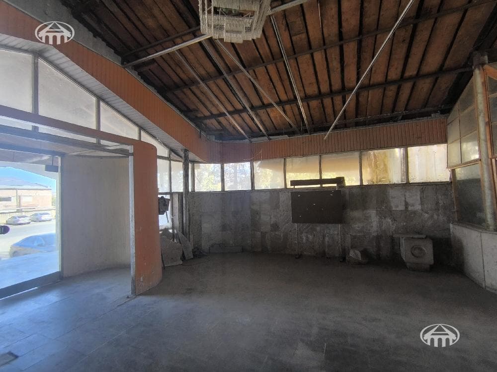 Land · 100,000 m² · Erebuni