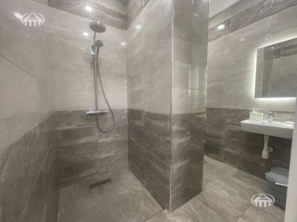 Apartment · 3 rooms · 182 m² · Arabkir