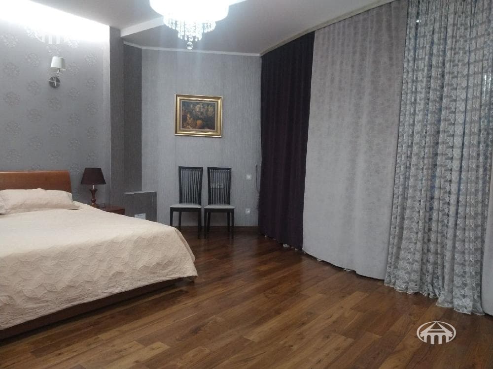 Квартира · 4 комн. · 200 м² · Кентрон
