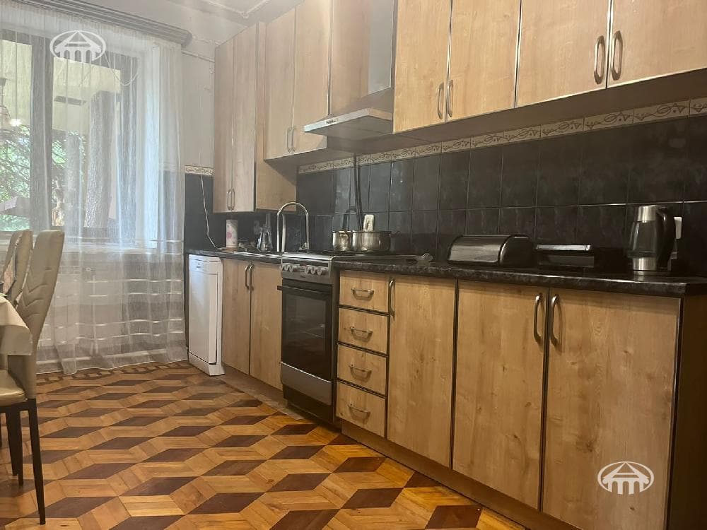 Mansion · 8 rooms · 425 m² · Gugark